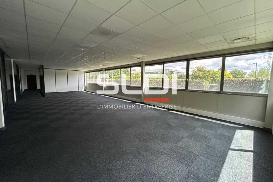Bureaux A VENDRE OU A LOUER - DARDILLY - 235 m²