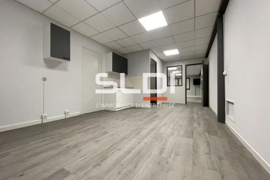 Bureaux A LOUER - SAINT SYMPHORIEN D'OZON - 151 m²