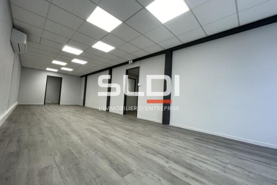 Bureaux A LOUER - SAINT SYMPHORIEN D'OZON - 151 m²