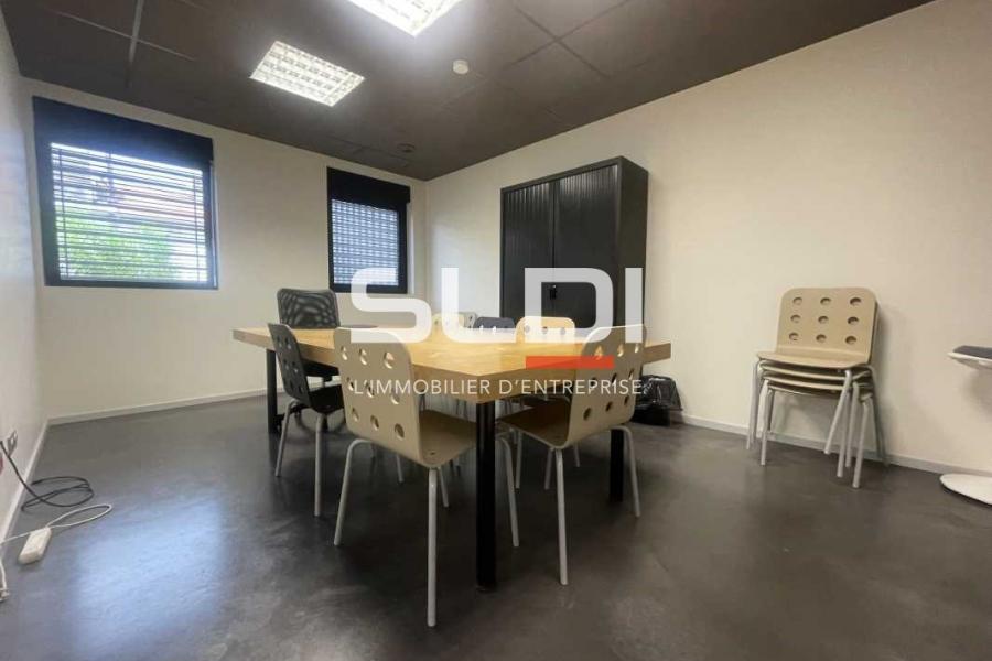 Bureaux A LOUER - VAULX EN VELIN - 79 m²
