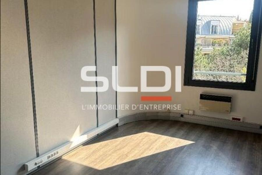 Bureaux A LOUER - LYON - 900 m² Bureaux A LOUER - LYON - 900 m²
