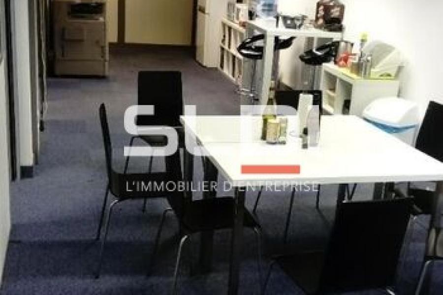 Bureaux A LOUER - LYON - 900 m² Bureaux A LOUER - LYON - 900 m²