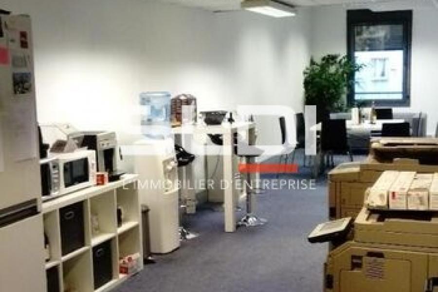 Bureaux A LOUER - LYON - 900 m² Bureaux A LOUER - LYON - 900 m²