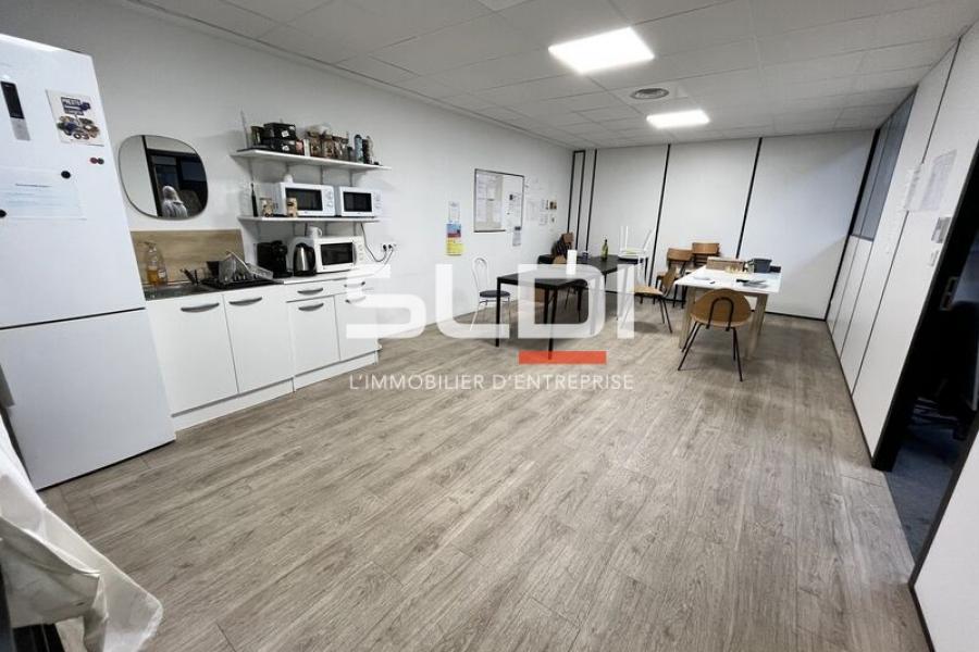 Activités A LOUER - CALUIRE ET CUIRE - 1 060 m²