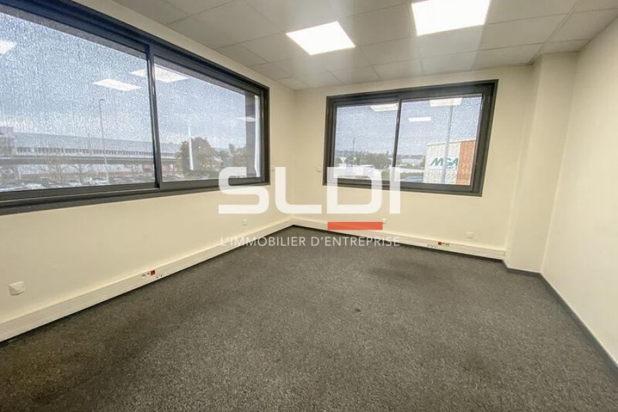 Activités A VENDRE OU A LOUER - SAINT QUENTIN FALLAVIER - 2 979 m² Activités A VENDRE OU A LOUER - SAINT QUENTIN FALLAVIER - 2 979 m²