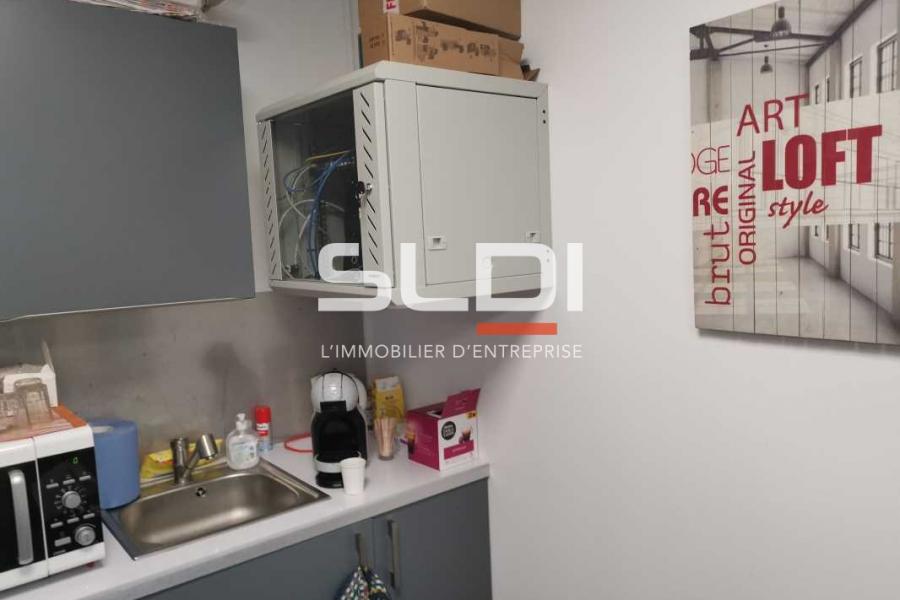 Commerces A LOUER - SAINT LAURENT DE MURE - 150 m²