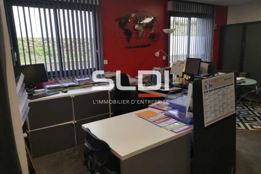 Commerces A LOUER - SAINT LAURENT DE MURE - 150 m²