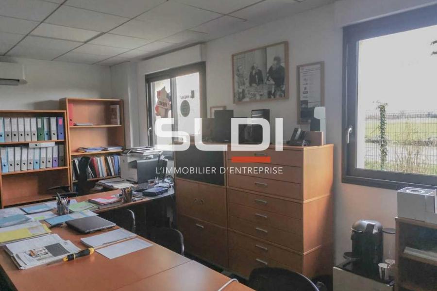 Commerces A LOUER - SAINT LAURENT DE MURE - 150 m²