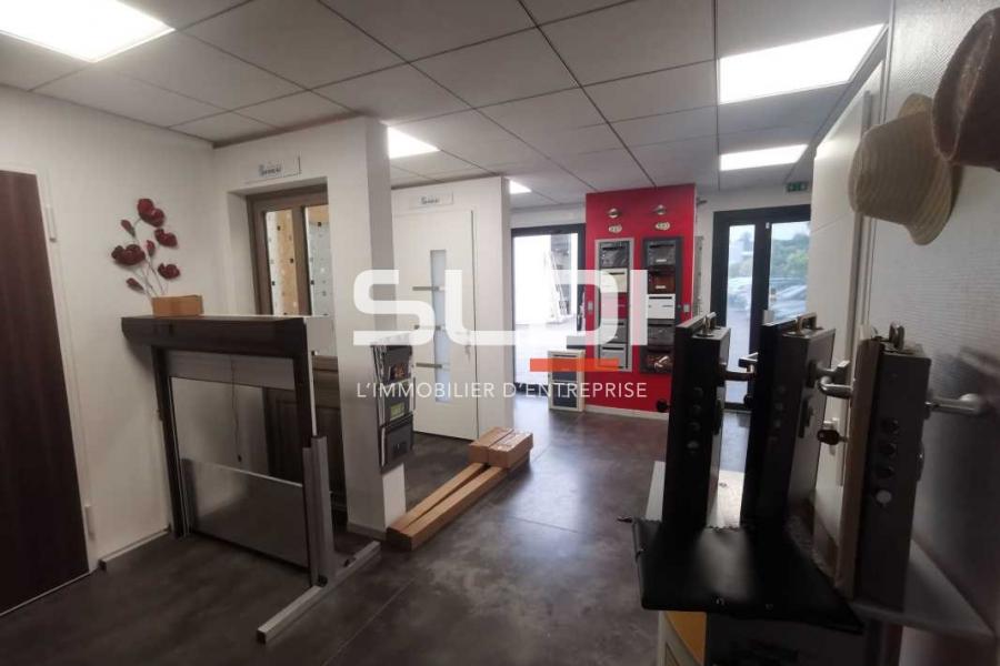 Commerces A LOUER - SAINT LAURENT DE MURE - 150 m²