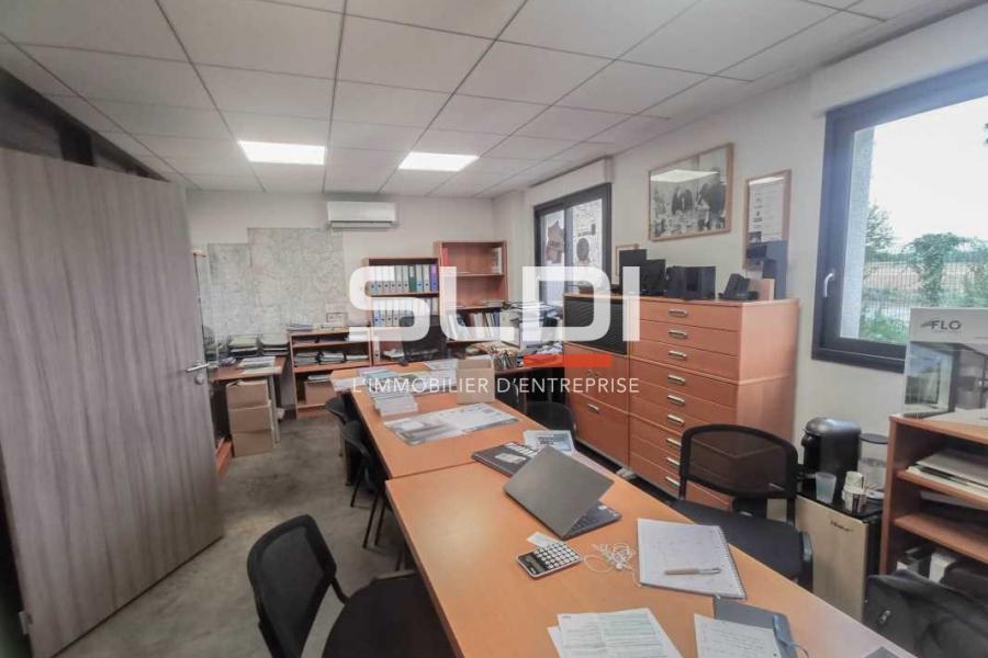 Commerces A LOUER - SAINT LAURENT DE MURE - 150 m²