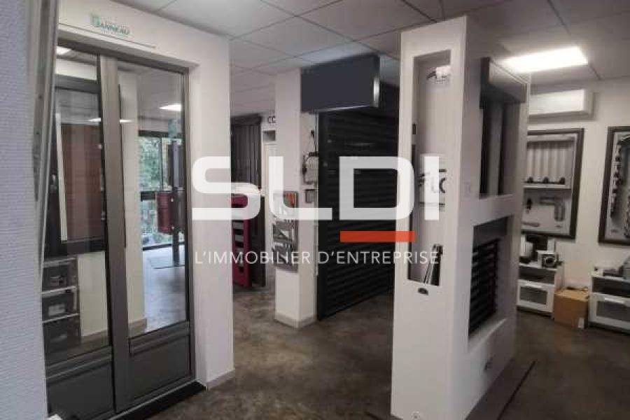 Commerces A LOUER - SAINT LAURENT DE MURE - 150 m²
