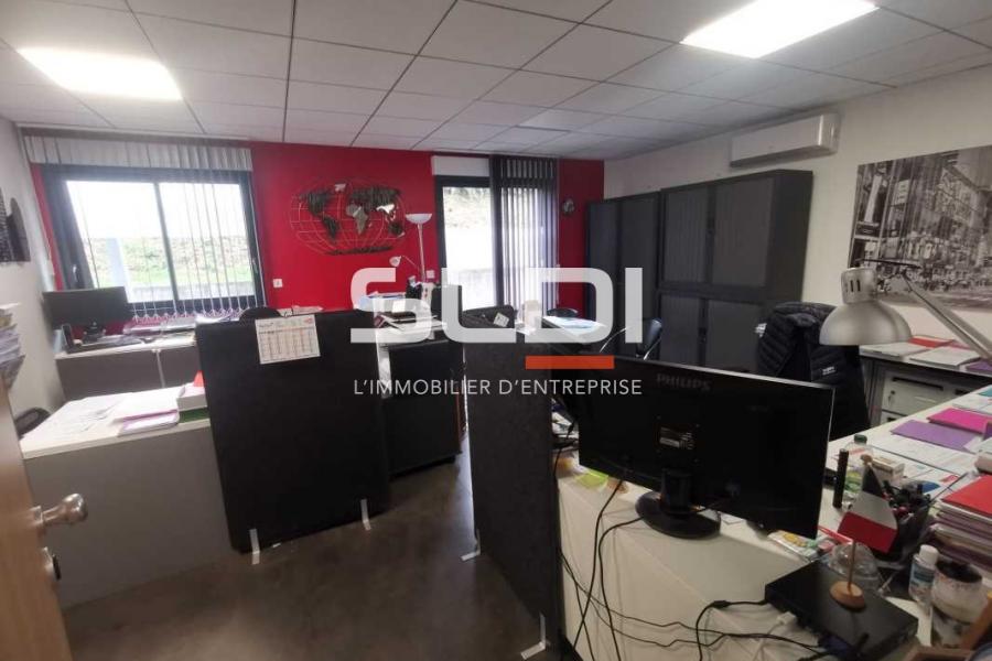 Commerces A LOUER - SAINT LAURENT DE MURE - 150 m²