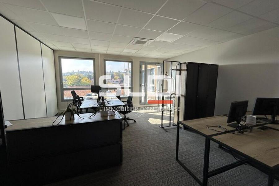 Bureaux A LOUER - DARDILLY - 343 m²