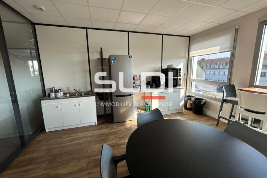 Bureaux A LOUER - DARDILLY - 343 m²