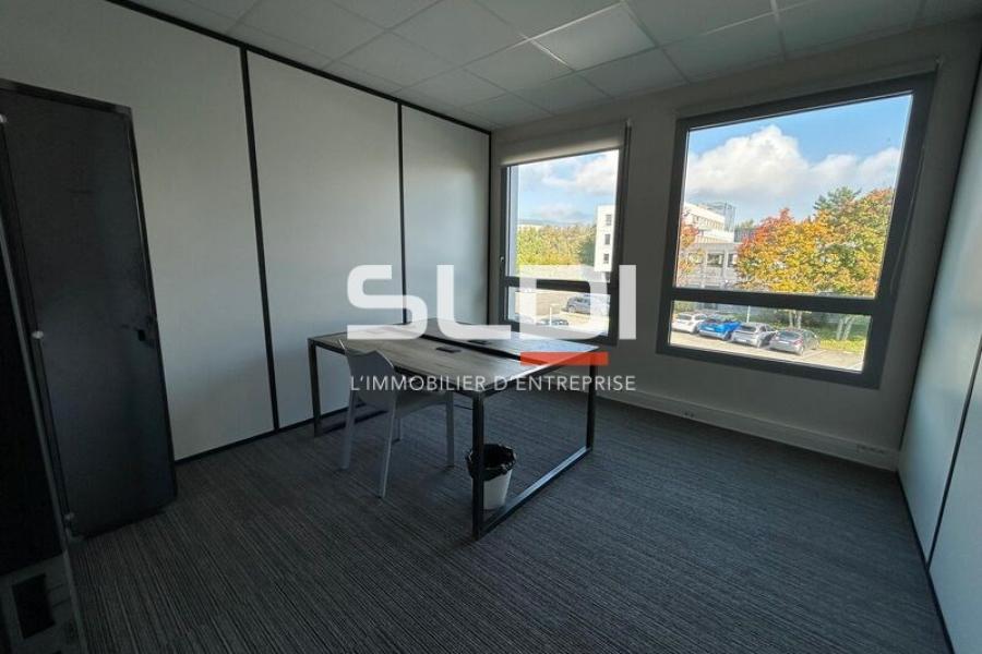 Bureaux A LOUER - DARDILLY - 343 m²