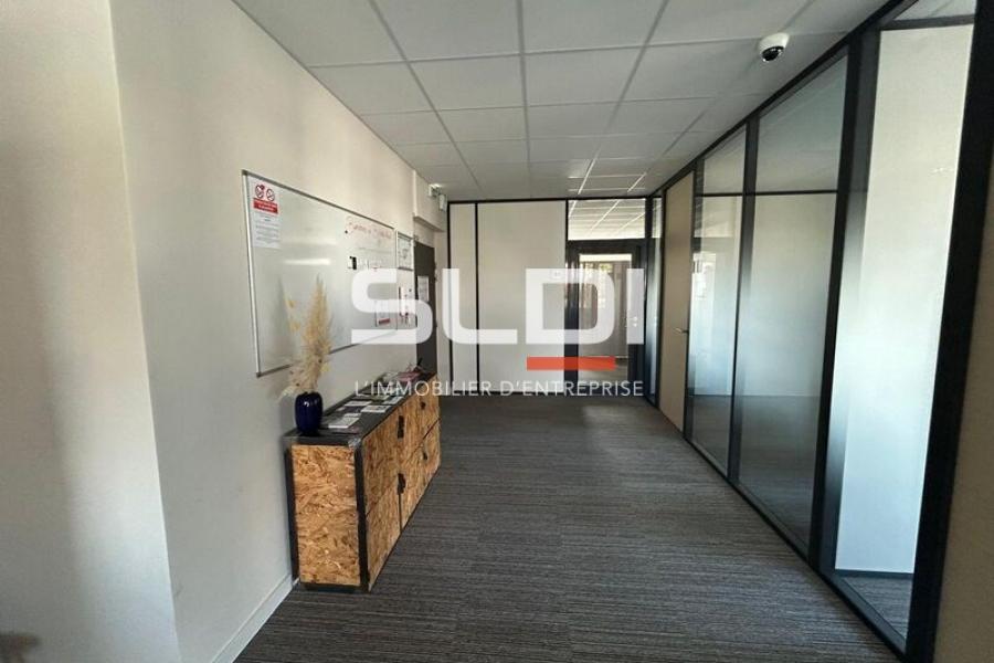 Bureaux A LOUER - DARDILLY - 343 m²