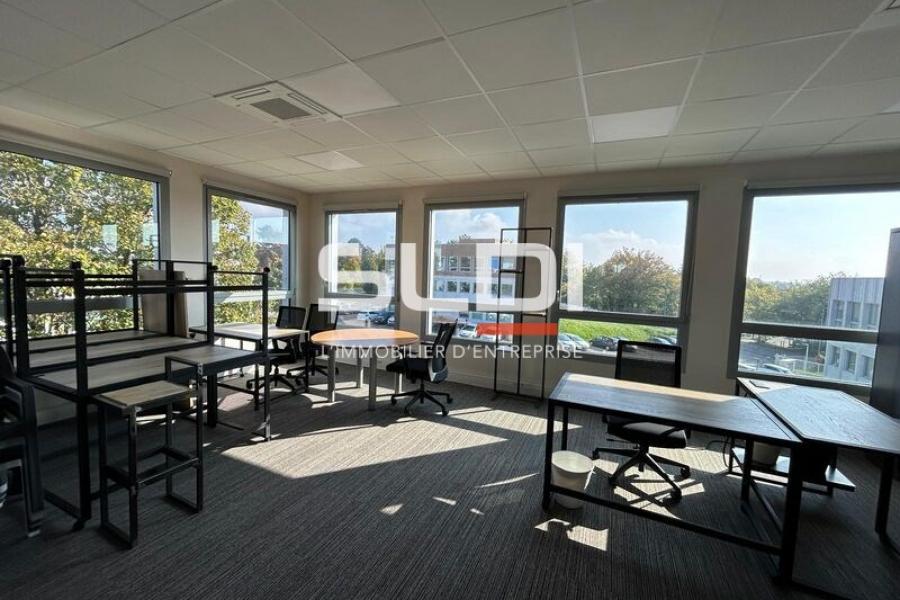 Bureaux A LOUER - DARDILLY - 343 m²