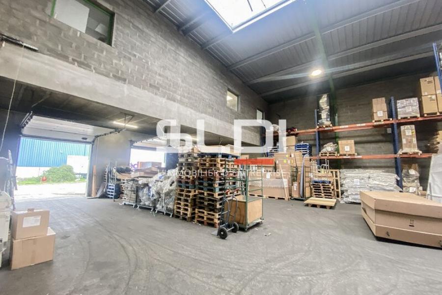 Activités A LOUER - GENAS - 1 092 m² Activités A LOUER - GENAS - 1 092 m²