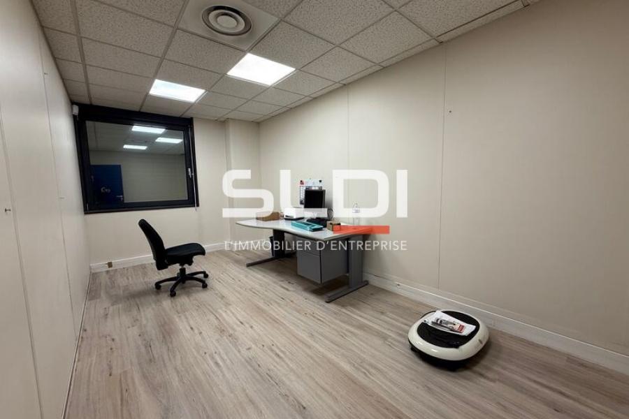 Activités A LOUER - SAINT QUENTIN FALLAVIER - 205 m² Activités A LOUER - SAINT QUENTIN FALLAVIER - 205 m²