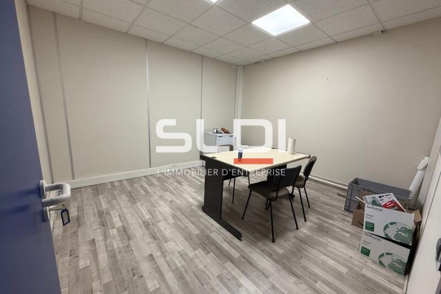 Activités A LOUER - SAINT QUENTIN FALLAVIER - 205 m² Activités A LOUER - SAINT QUENTIN FALLAVIER - 205 m²