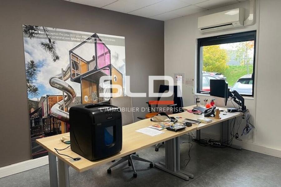 Activités A VENDRE - RILLIEUX LA PAPE - 483 m²