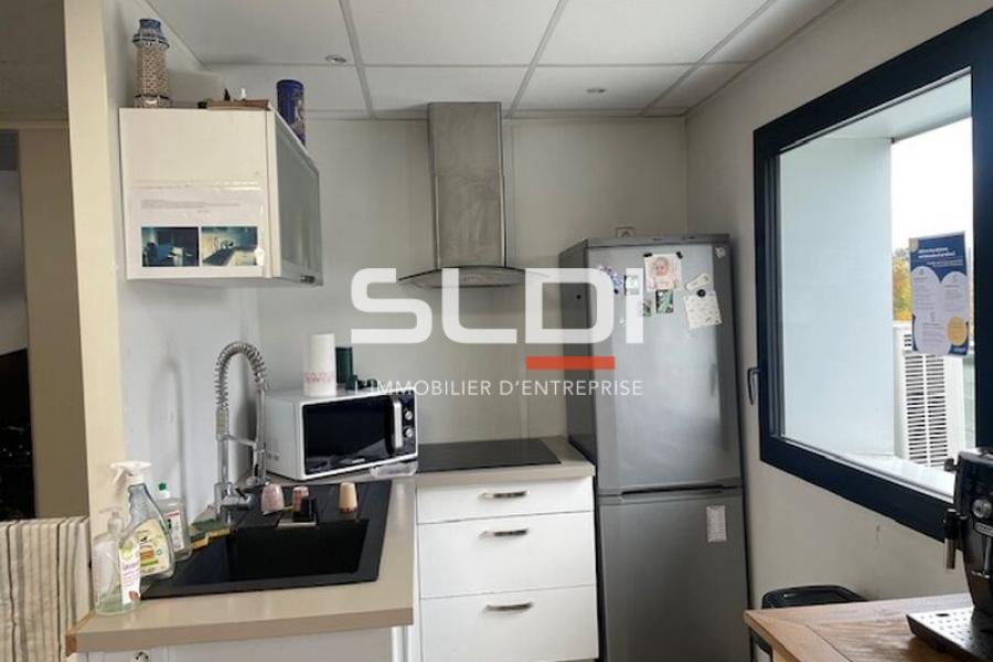 Activités A VENDRE - RILLIEUX LA PAPE - 483 m²