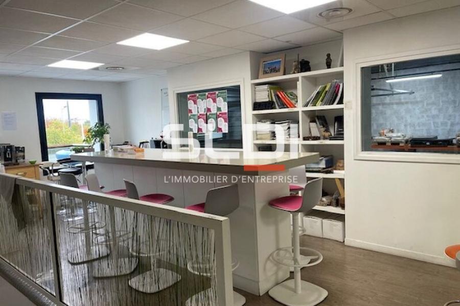 Activités A VENDRE - RILLIEUX LA PAPE - 483 m²