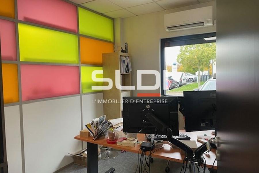 Activités A VENDRE - RILLIEUX LA PAPE - 483 m²