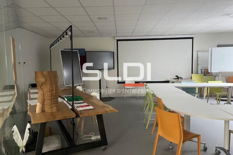 Activités A VENDRE - RILLIEUX LA PAPE - 850 m²