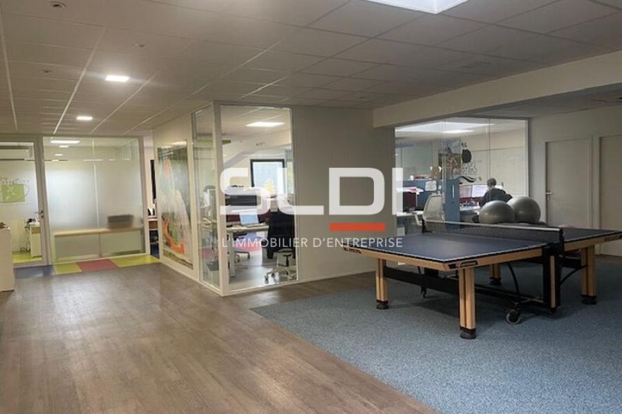 Activités A VENDRE - RILLIEUX LA PAPE - 850 m²