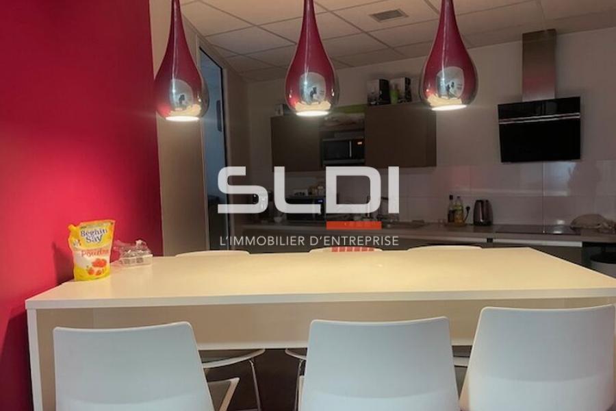 Activités A VENDRE - RILLIEUX LA PAPE - 850 m²