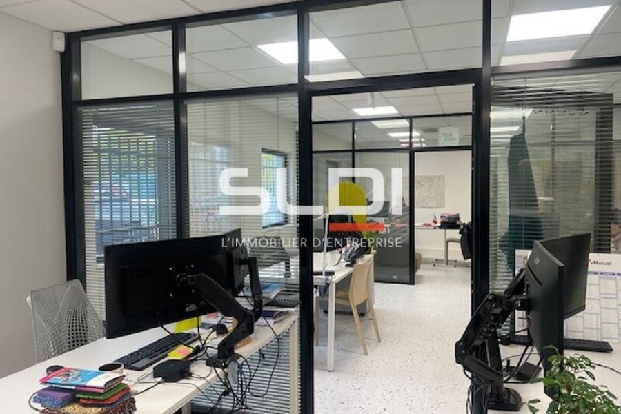 Activités A VENDRE - RILLIEUX LA PAPE - 850 m²