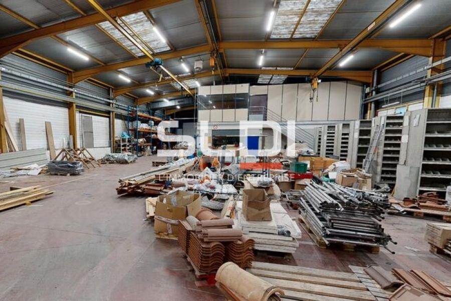 Activités A LOUER - VENISSIEUX - 1 275 m² Activités A LOUER - VENISSIEUX - 1 275 m²