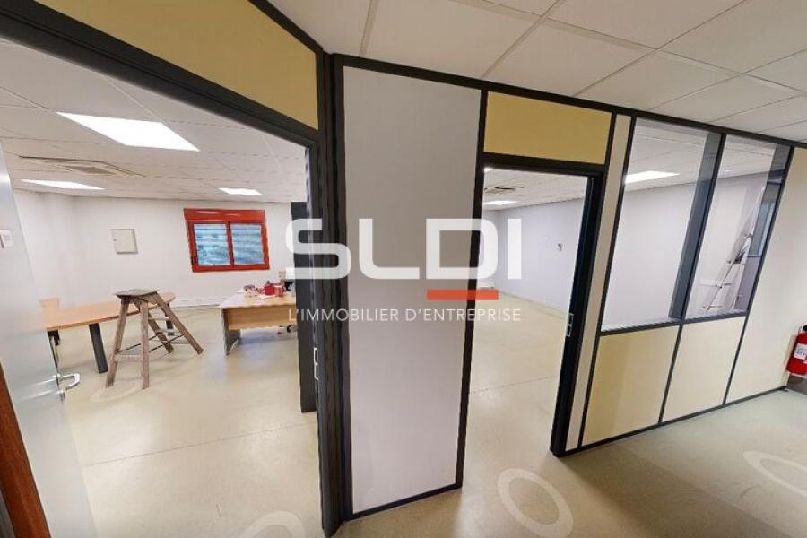 Activités A LOUER - VENISSIEUX - 1 275 m² Activités A LOUER - VENISSIEUX - 1 275 m²