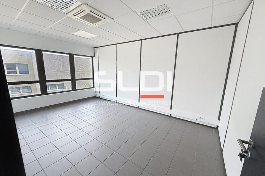 Bureaux A LOUER - SAINT PRIEST - 392 m² Bureaux A LOUER - SAINT PRIEST - 392 m²