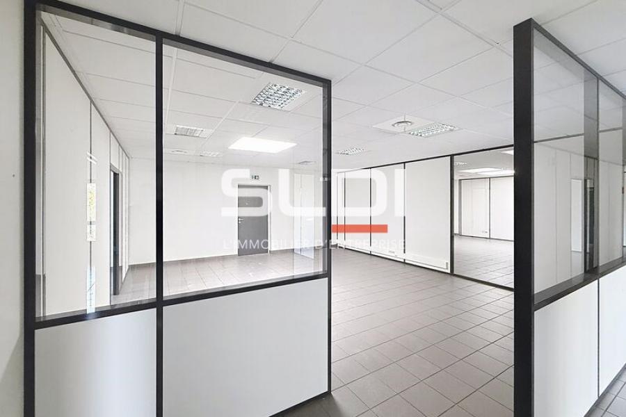 Bureaux A LOUER - SAINT PRIEST - 392 m² Bureaux A LOUER - SAINT PRIEST - 392 m²
