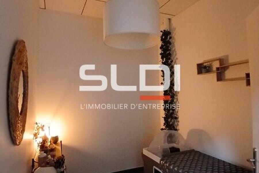 Commerces CESSION DE FONDS - SAINT QUENTIN FALLAVIER - 90 m²