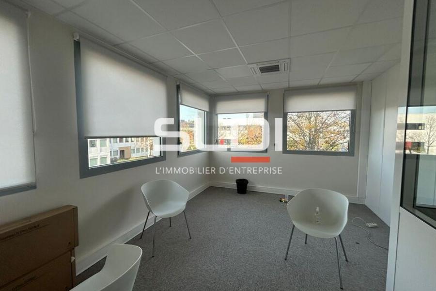 Bureaux A LOUER - DARDILLY - 345 m² Bureaux A LOUER - DARDILLY - 345 m²