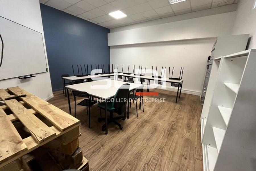 Bureaux A VENDRE OU A LOUER - BRON - 364 m² Bureaux A VENDRE OU A LOUER - BRON - 364 m²