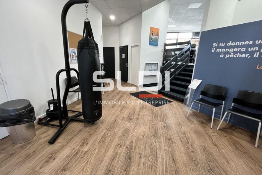 Bureaux A VENDRE OU A LOUER - BRON - 364 m² Bureaux A VENDRE OU A LOUER - BRON - 364 m²