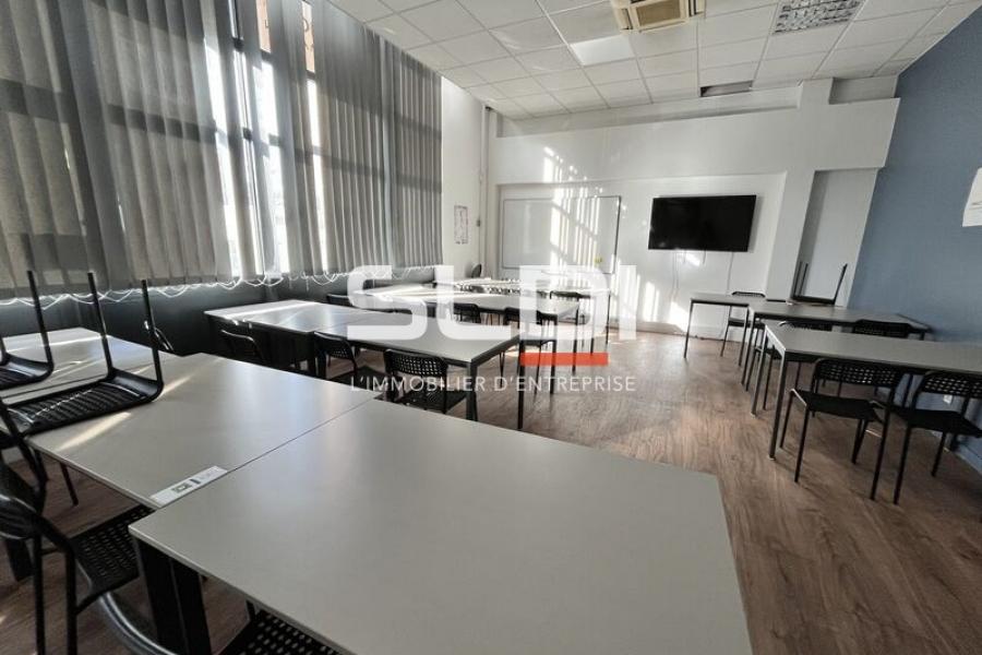 Bureaux A VENDRE OU A LOUER - BRON - 364 m² Bureaux A VENDRE OU A LOUER - BRON - 364 m²