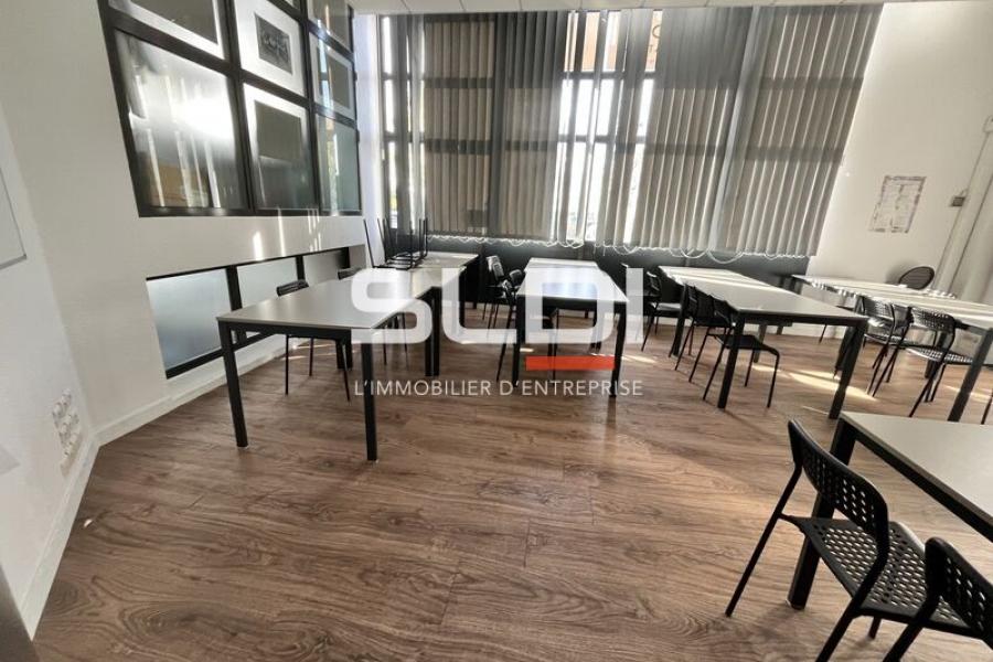 Bureaux A VENDRE OU A LOUER - BRON - 364 m² Bureaux A VENDRE OU A LOUER - BRON - 364 m²