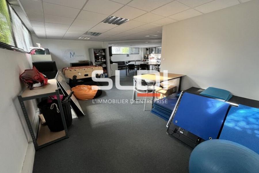 Bureaux A VENDRE OU A LOUER - BRON - 364 m² Bureaux A VENDRE OU A LOUER - BRON - 364 m²