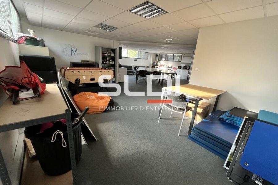 Bureaux A VENDRE OU A LOUER - BRON - 364 m² Bureaux A VENDRE OU A LOUER - BRON - 364 m²