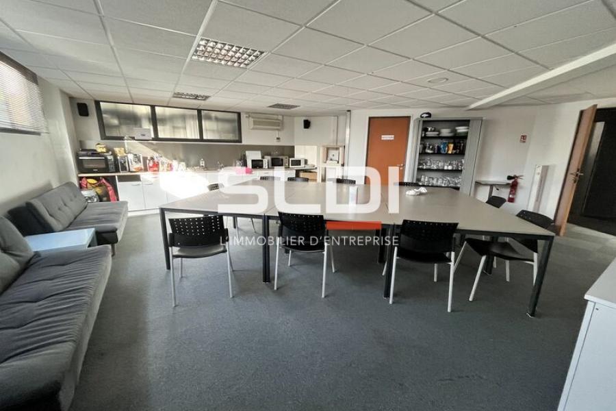 Bureaux A VENDRE OU A LOUER - BRON - 364 m² Bureaux A VENDRE OU A LOUER - BRON - 364 m²