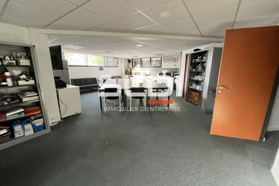 Bureaux A VENDRE OU A LOUER - BRON - 364 m² Bureaux A VENDRE OU A LOUER - BRON - 364 m²