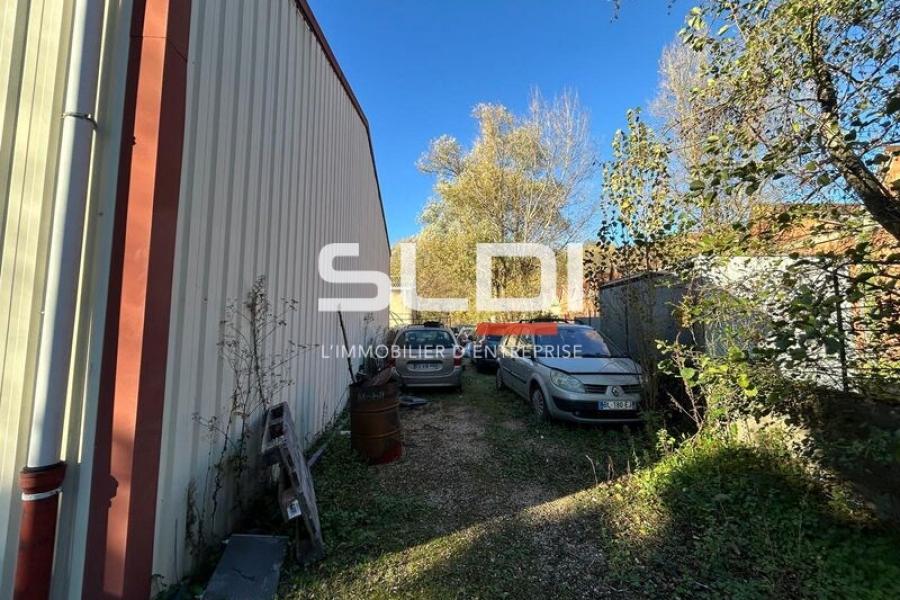 Activités A VENDRE - GLEIZE - 330 m² Activités A VENDRE - GLEIZE - 330 m²