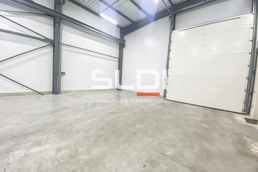 Activités A LOUER - COLOMBIER SAUGNIEU - 180 m² Activités A LOUER - COLOMBIER SAUGNIEU - 180 m²