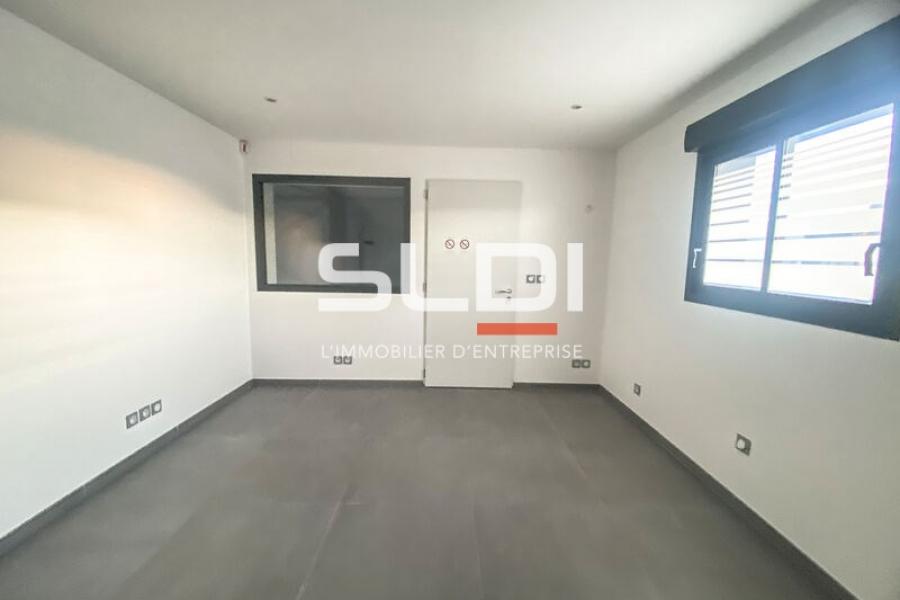 Activités A LOUER - COLOMBIER SAUGNIEU - 180 m² Activités A LOUER - COLOMBIER SAUGNIEU - 180 m²