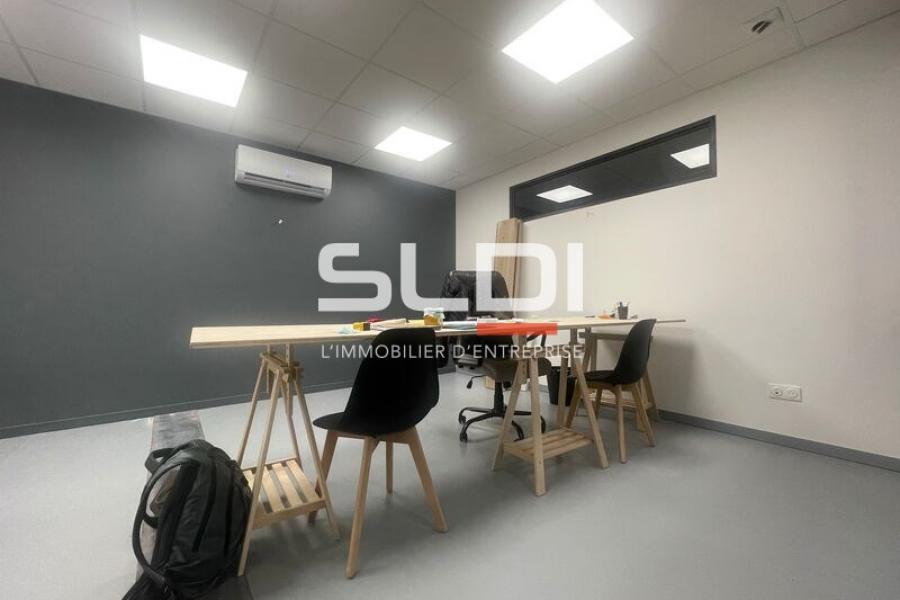 Activités A VENDRE - TREVOUX - 700 m²